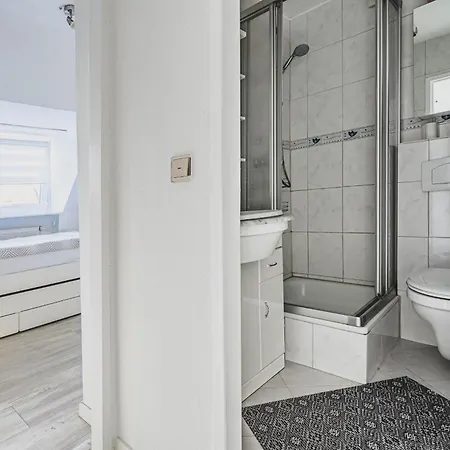 Nice House 1,4 Km From Hannover Exhibition Centre בית נופש *