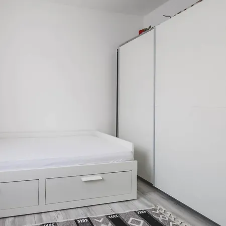 Nice House 1,4 Km From Hannover Exhibition Centre בית נופש