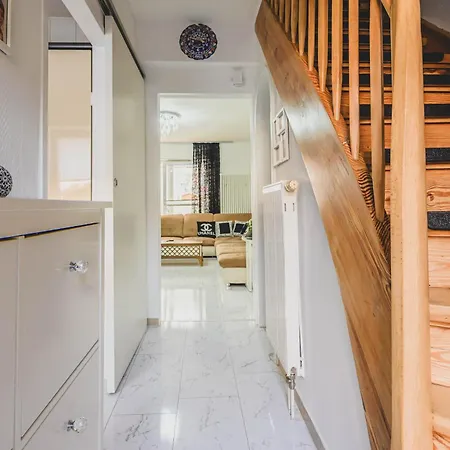 Nice House 1,4 Km From Hannover Exhibition Centre בית נופש