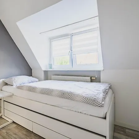Nice House 1,4 Km From Hannover Exhibition Centre הנובר